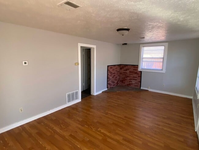 1705 3rd Ave in Dodge City, KS - Building Photo - Building Photo