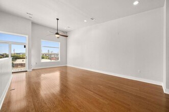 1702 S Lamar Blvd, Unit 15 in Austin, TX - Building Photo - Building Photo
