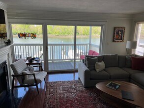 123 Harbor Dr in Stamford, CT - Building Photo - Building Photo