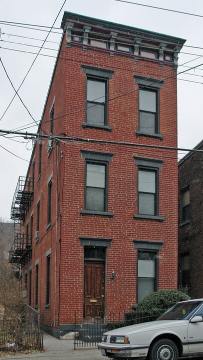 1813 Highland Ave in Cincinnati, OH - Building Photo