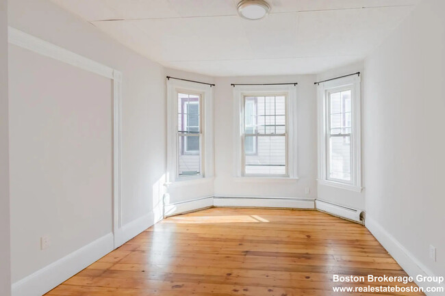 31 Falcon St, Unit #1 in Boston, MA - Building Photo - Building Photo