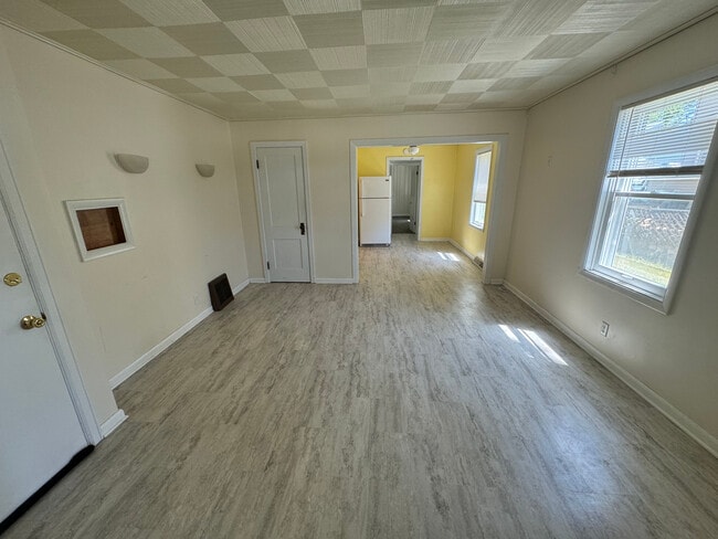 410 N 4th St, Unit 410 in Dekalb, IL - Building Photo - Building Photo