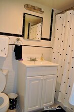 101 Monmouth St, Unit 618 in Brookline, MA - Foto de edificio - Building Photo