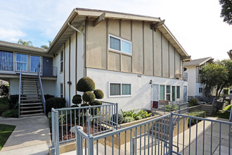 Imperial Terrace in Brea, CA - Foto de edificio - Building Photo