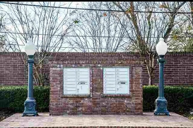 13 Stonebrook Ct in Beaumont, TX - Foto de edificio - Building Photo