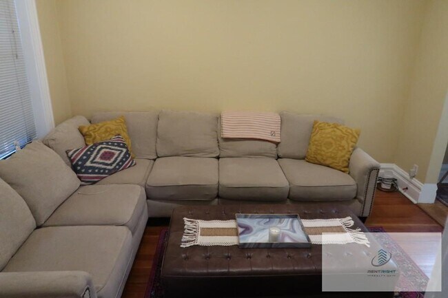 1311 N Bosworth Ave, Unit 2M in Chicago, IL - Foto de edificio - Building Photo