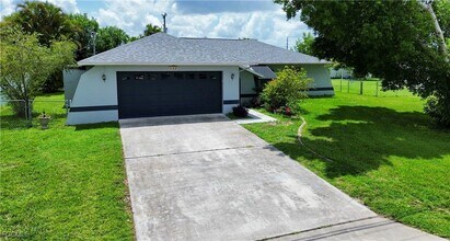 133 NE 23rd Ave in Cape Coral, FL - Building Photo - Building Photo