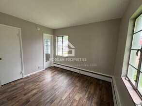 338 S Pendleton Ave, Unit B in Pendleton, IN - Building Photo - Building Photo