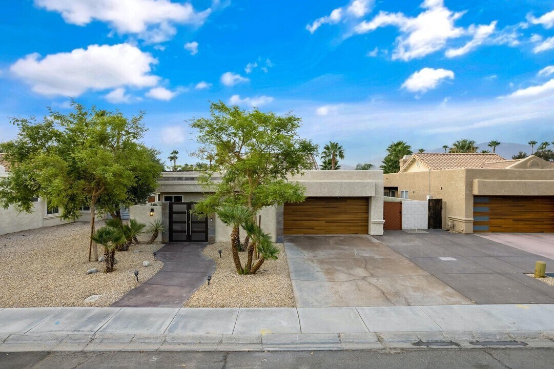 68375 Tachevah Dr in Cathedral City, CA - Building Photo