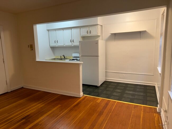 property at 644 W Wrightwood Ave