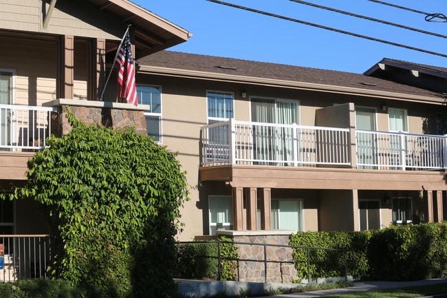 Casa Garcia in San Fernando, CA - Foto de edificio - Building Photo