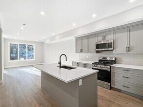 2618-2628 28 Ave SW in Calgary, AB - Building Photo - Building Photo