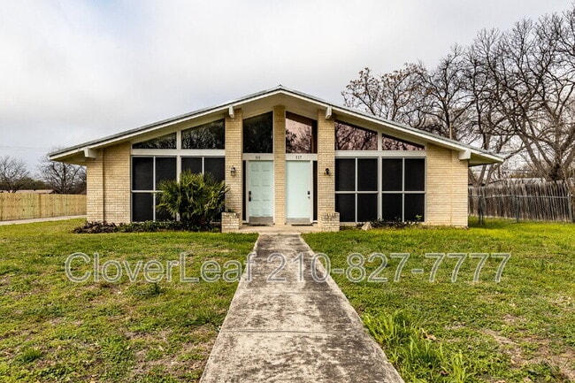 317 Gaiety Ln in Kirby, TX - Building Photo - Building Photo