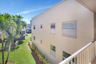 909 Flanders S in Delray Beach, FL - Foto de edificio - Building Photo