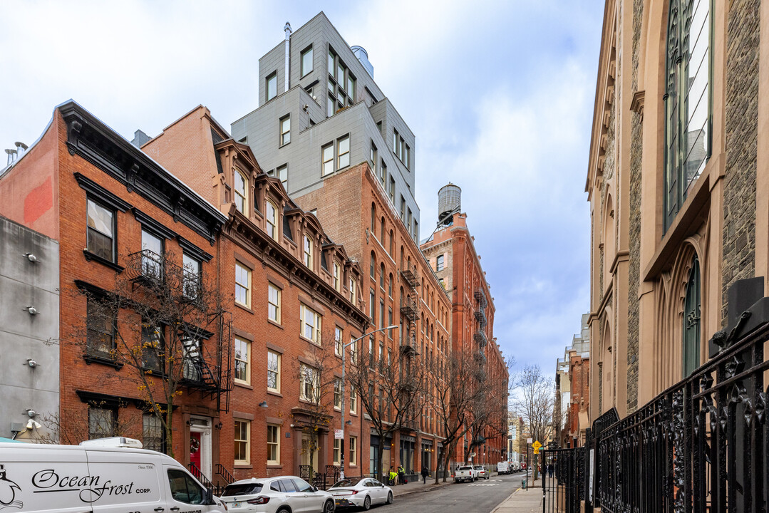 267-271 Mulberry St in New York, NY - Building Photo