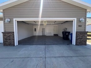 961 Northridge Dr in Rapid City, SD - Foto de edificio - Building Photo