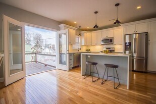 729 Saratoga St, Unit 2 in Boston, MA - Building Photo