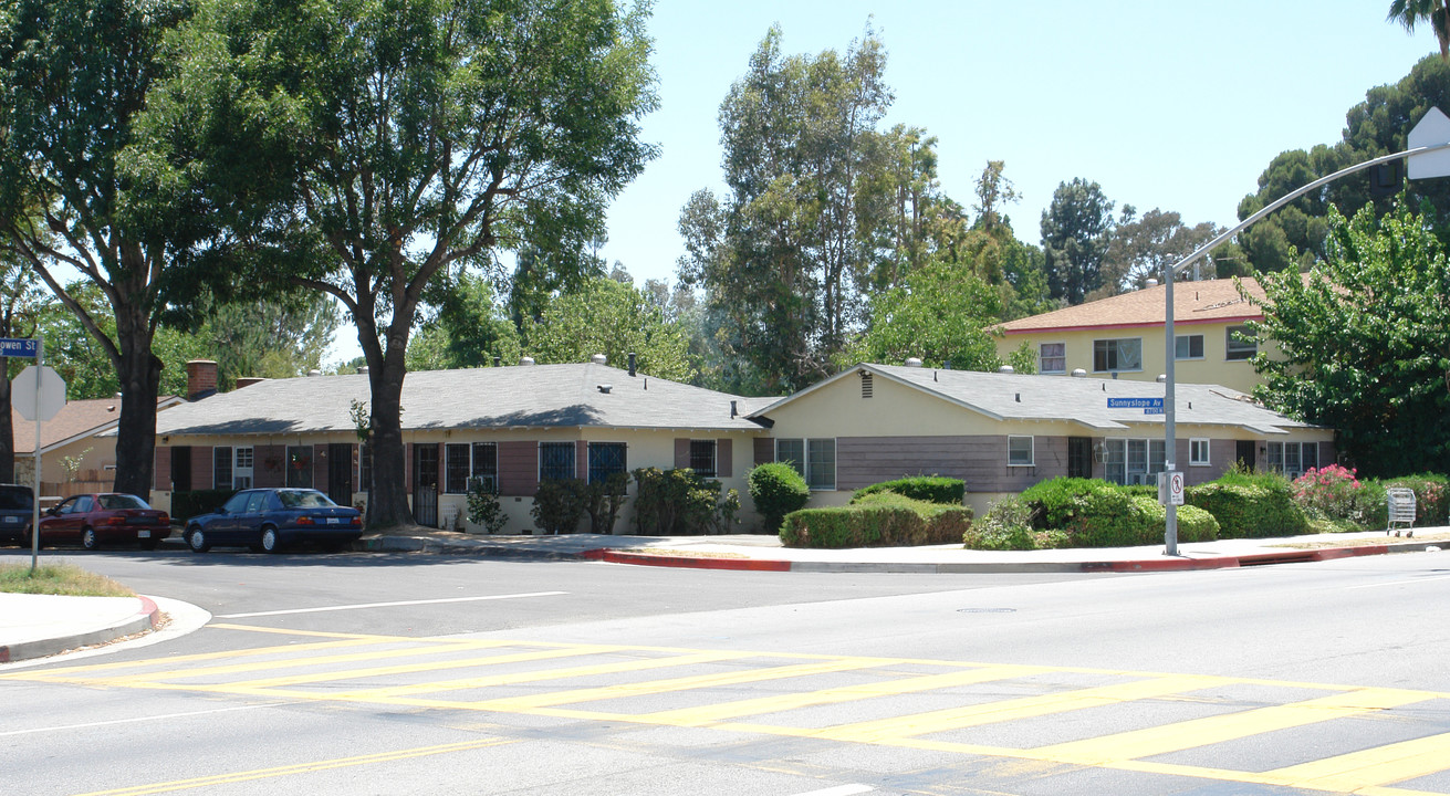 13502 Vanowen St in Van Nuys, CA - Building Photo