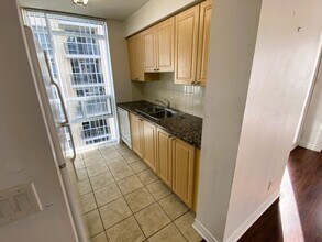 5-2205 Michael Power Pl in Toronto, ON - Building Photo - Building Photo