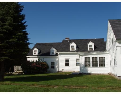 2392 Riverside Dr in Vassalboro, ME - Foto de edificio - Building Photo