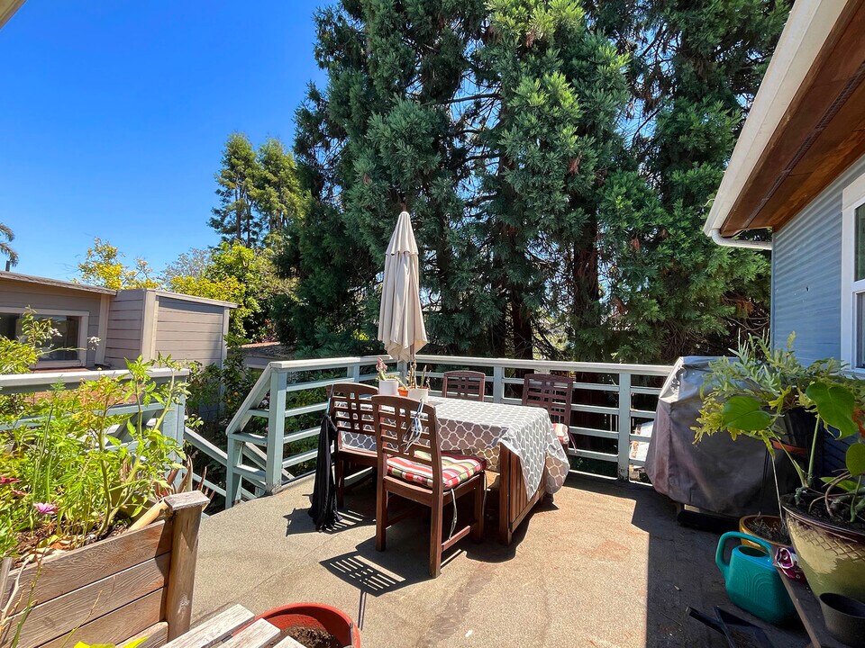 825 57th St, Unit D in Oakland, CA - Building Photo