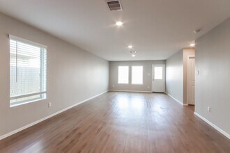 9202 Burnet Flds Dr in Baytown, TX - Building Photo - Building Photo