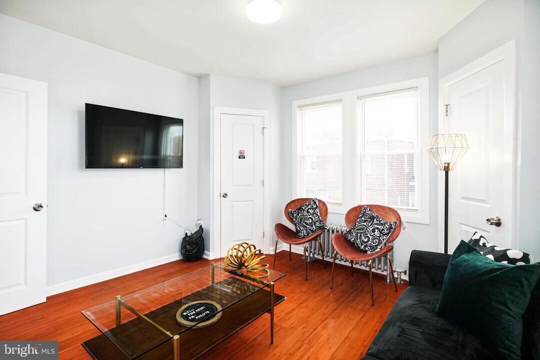 7076 Forrest Ave Photo