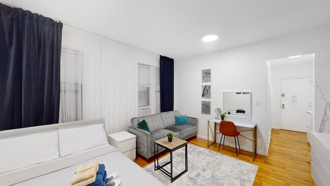 317 E 75th St in New York, NY - Building Photo - Building Photo
