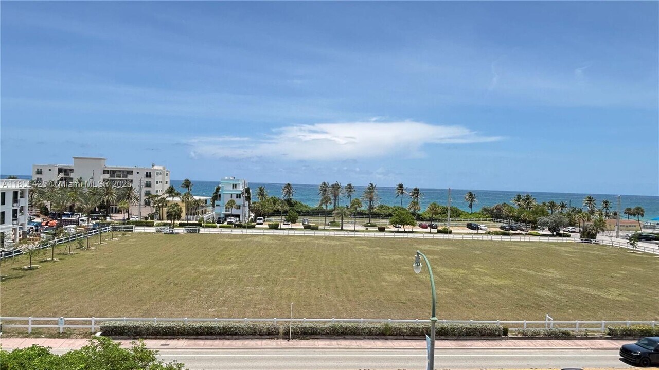 4117 Bougainvilla Dr in Lauderdale-by-the-Sea, FL - Building Photo