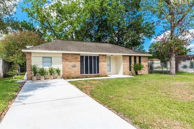 property at 405 Bellmar Ln