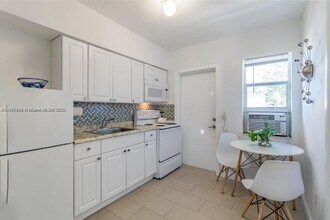 424 NE 64th St-Unit -3 in Miami, FL - Building Photo - Building Photo