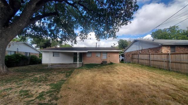 8840 Milverton Dr in Dallas, TX - Building Photo - Building Photo