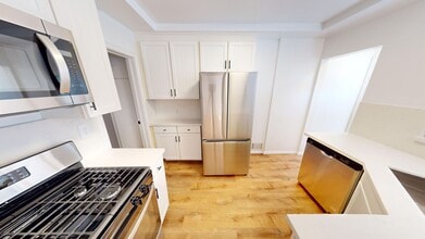 15900 Sunset in Pacific Palisades, CA - Building Photo - Interior Photo