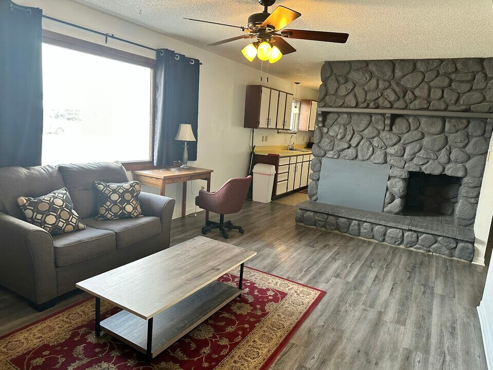 601 E North St in Rapid City, SD - Building Photo