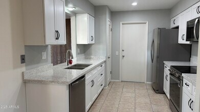 9719 W Rolling Hills Dr in Sun City, AZ - Building Photo - Building Photo