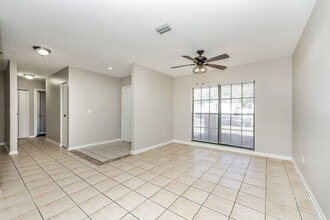 16536 Forestlake Dr in Tampa, FL - Building Photo - Building Photo