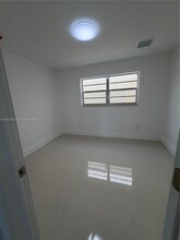1550 W 7th Ct in Hialeah, FL - Building Photo - Building Photo