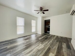 517 W Maple Ave in Independence, MO - Building Photo - Building Photo