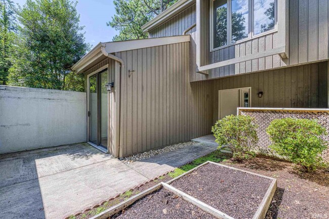 property at 2 Tilbury Ct