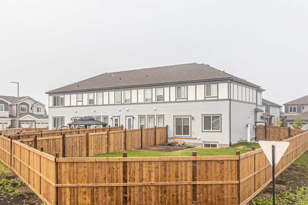 3466-3562 Cameron Heights Cove NW in Edmonton, AB - Building Photo