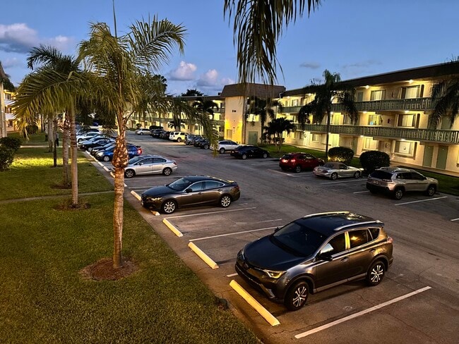 600 Village Green Ct in Palm Springs, FL - Building Photo - Building Photo