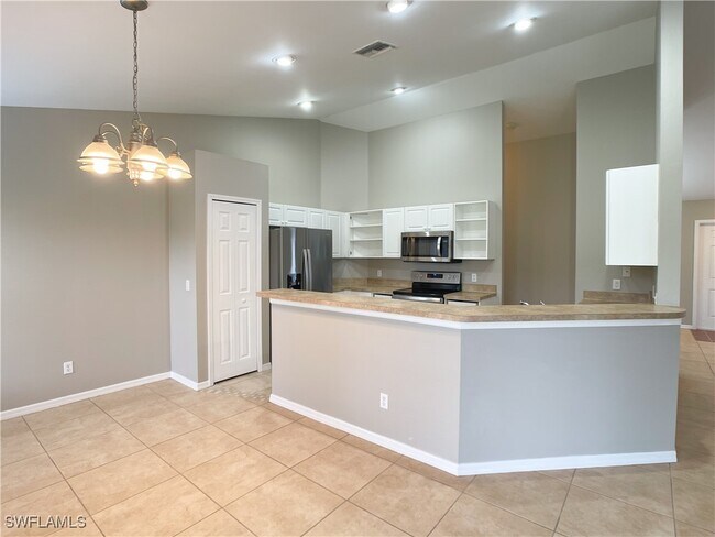 411 NW 4th Terrace in Cape Coral, FL - Building Photo - Building Photo
