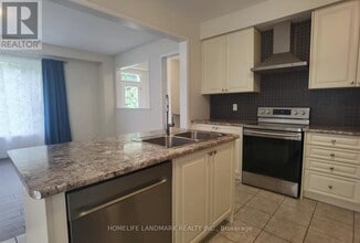 8683 Chickory Trail in Niagara Falls, ON - Building Photo - Building Photo