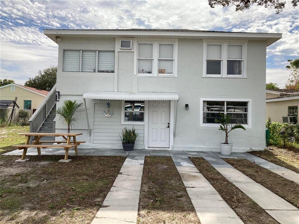 634 Cypress St in Tarpon Springs, FL - Building Photo