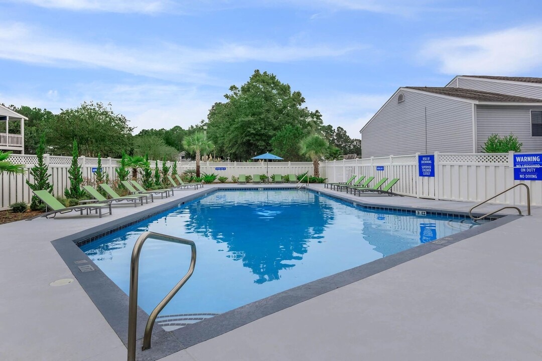 Azure Cove in Garden City, GA - Foto de edificio