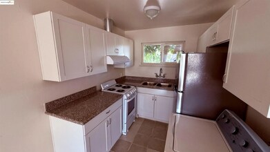 10100 Walnut St, Unit 3 in Oakland, CA - Building Photo - Building Photo