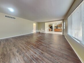 8250 Pine Knoll Ct in Florence, KY - Building Photo - Building Photo