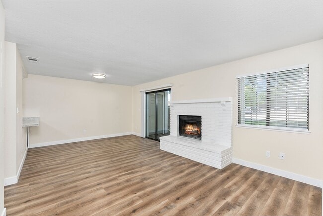 7401 Auburn Oaks Ct in Citrus Heights, CA - Building Photo - Building Photo