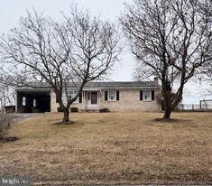257 Barlow Rd in Gettysburg, PA - Building Photo