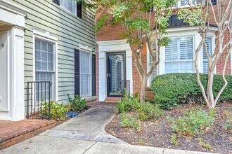 27 Mt Vernon Cir in Dunwoody, GA - Building Photo - Building Photo
